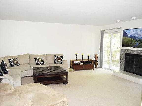 4th image of 7091 Bennington Woods Dr