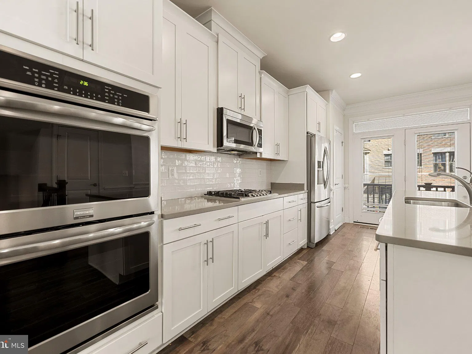 3 bed, 4.0 bath, 2136 sqft, $4,400 — Photo 3