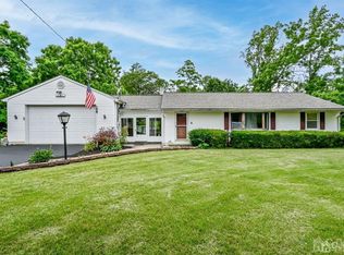 188 Burlington Path Rd, Cream Ridge, NJ 08514