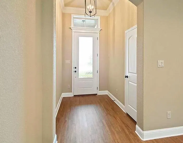 4 bed, 1906 sqft, $2,800 — Photo 3