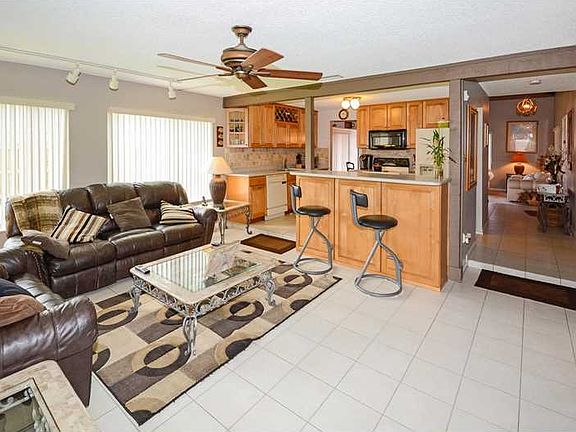 4th image of 1460 NW 94th Ave