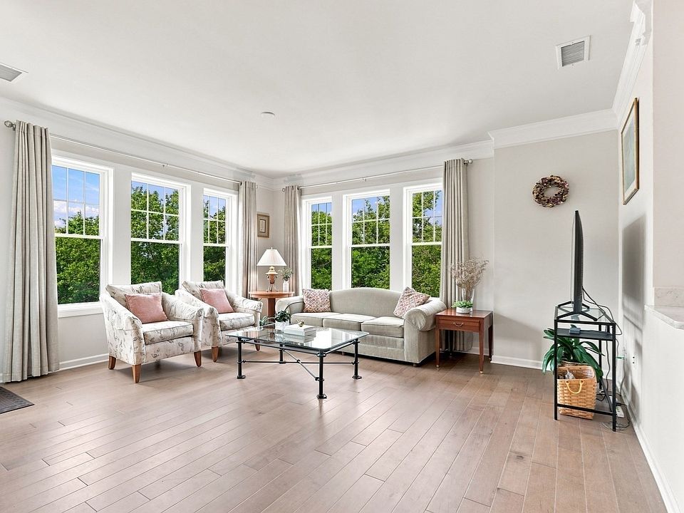 1st image of 4 Francis Dr #412