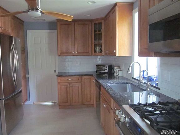 5th image of 7 S Bay Dr
