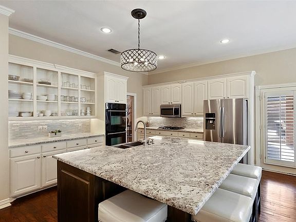 3rd image of 320 Glenrose Ct