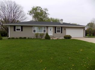 9209 Lawrence Dr W, Cedar Rapids, IA 52404