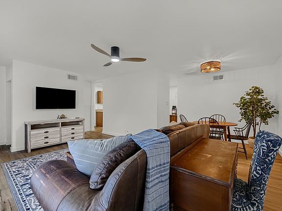 5th image of 2153 Juanita Dr