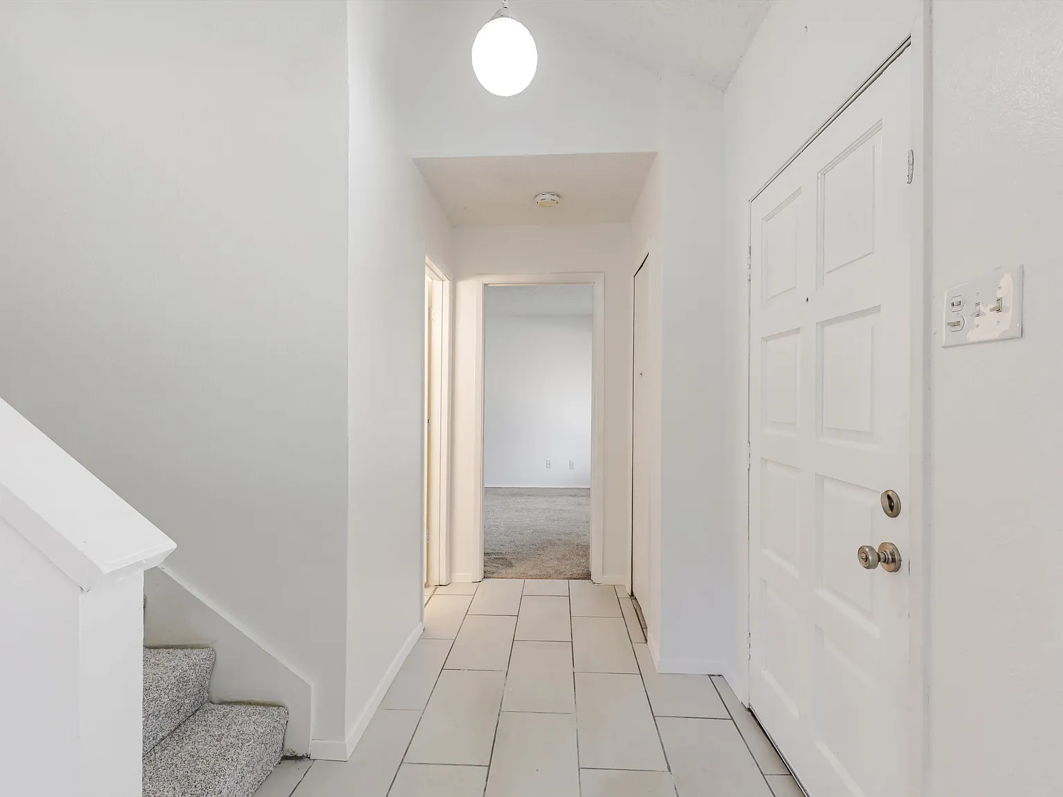 3 bed, 1800 sqft, $2,250 — Photo 2