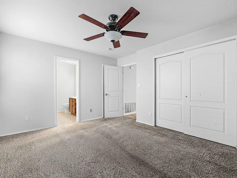 323 Amberdale Oak — Photo 13