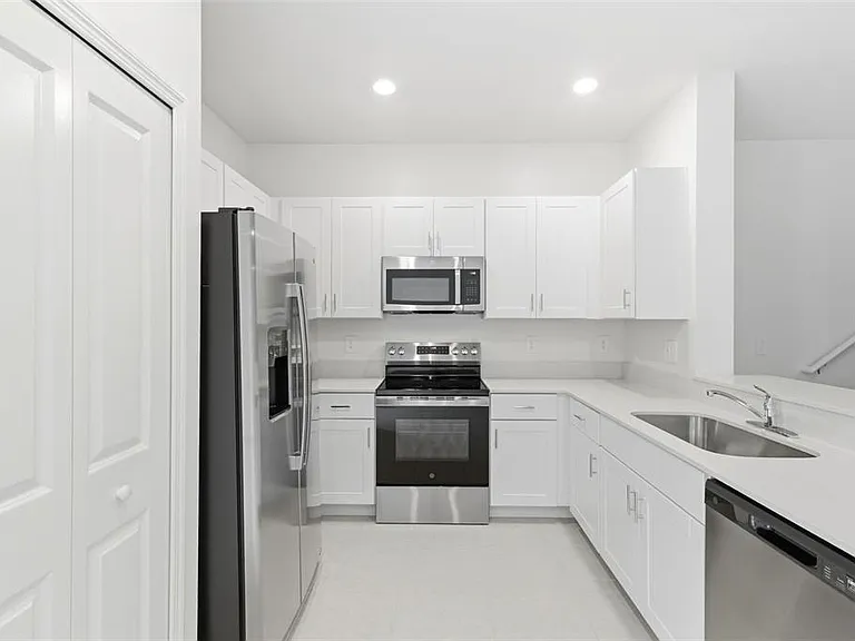 9851 Feaster Dr — Photo 15