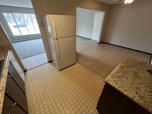 4th image of 240 Williamsburg Dr APT 2