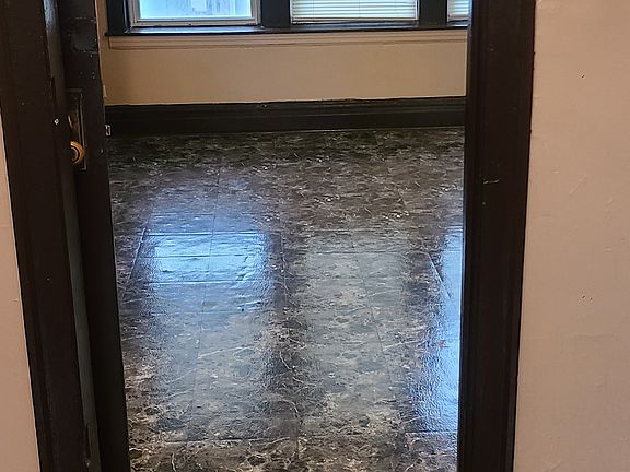 3rd image of 121 N Leclaire Ave #3