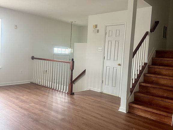 3rd image of 9521 Oak Trace Way