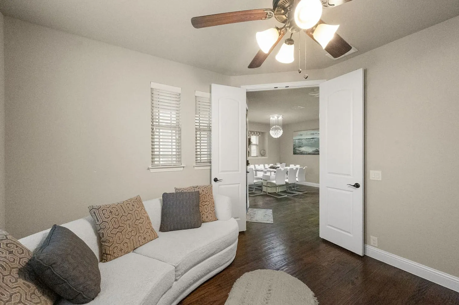 5 bed, 4.0 bath, $6,713 — Photo 2