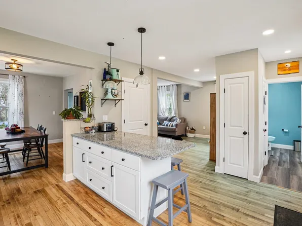 7 Hadley Road, Merrimack, NH 03054