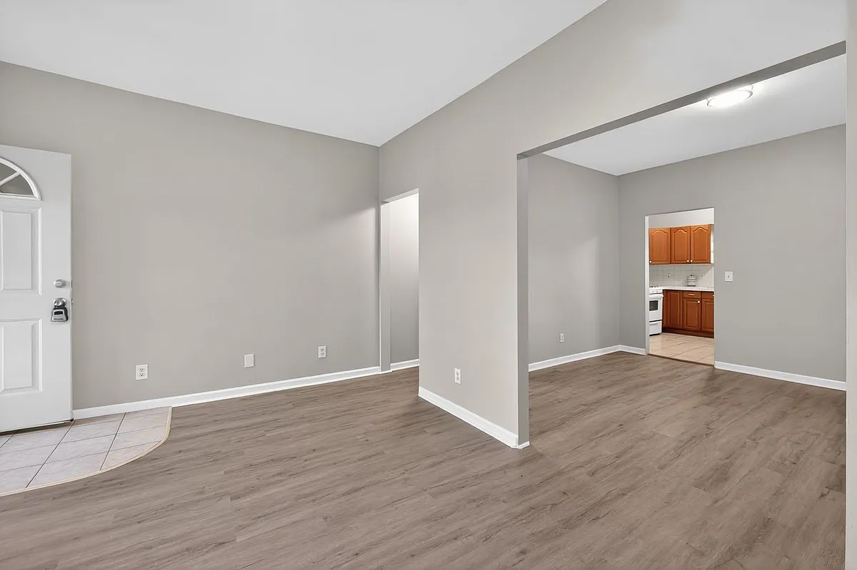 Building Photo - 1719 Madison Ave #2