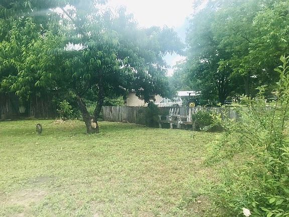 3rd image of 35 Sue Ann Dr