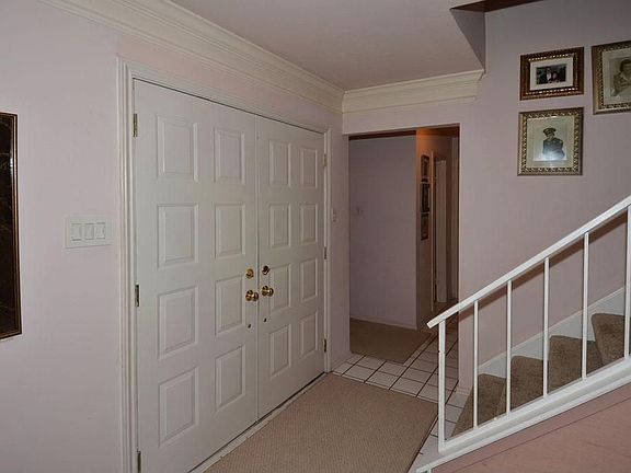 3rd image of 2130 Parkdale Dr