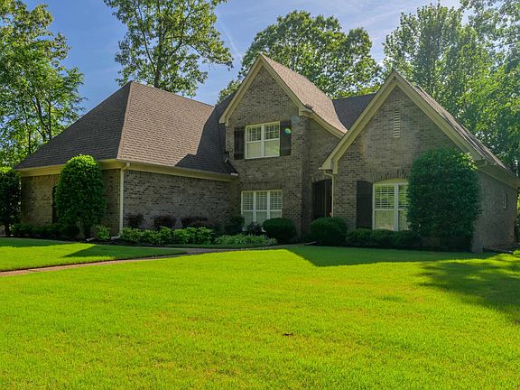 2nd image of 689 Rocky Brook Dr