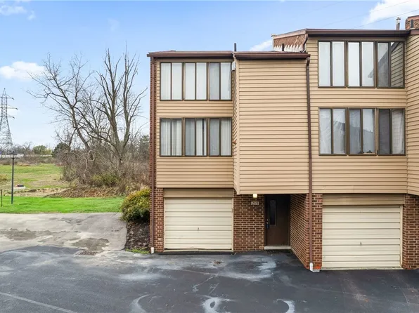 2115 Penguin Ave, Akron, OH 44319