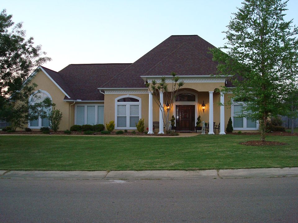 1st image of 204 Gardenia Dr