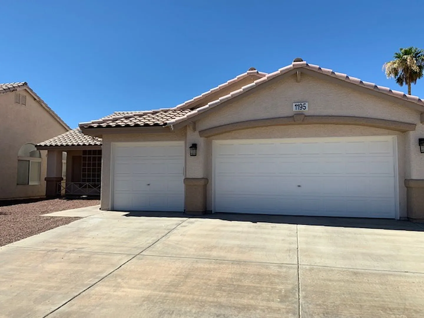 Single Story With A 3 Car Garage In Henderson — Photo 2