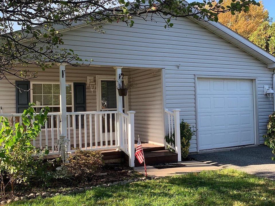 1st image of 113 Carver Ln