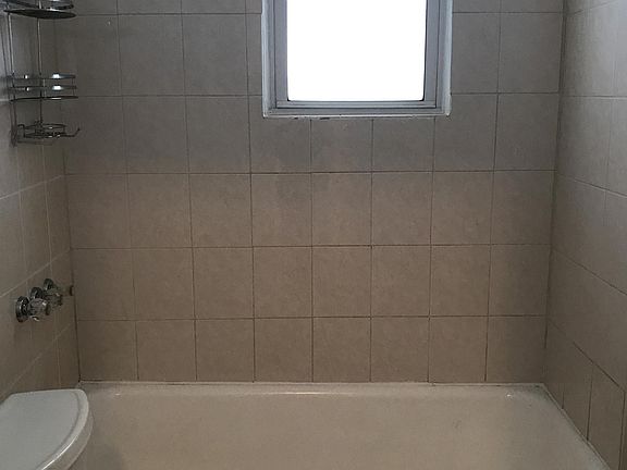 5th image of 164 Livermore Ave
