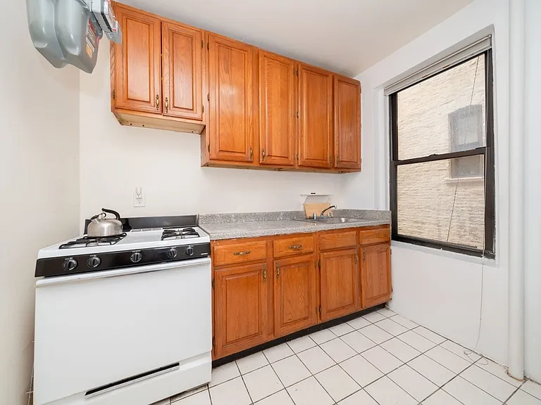635 W 170th St #2D — Photo 5