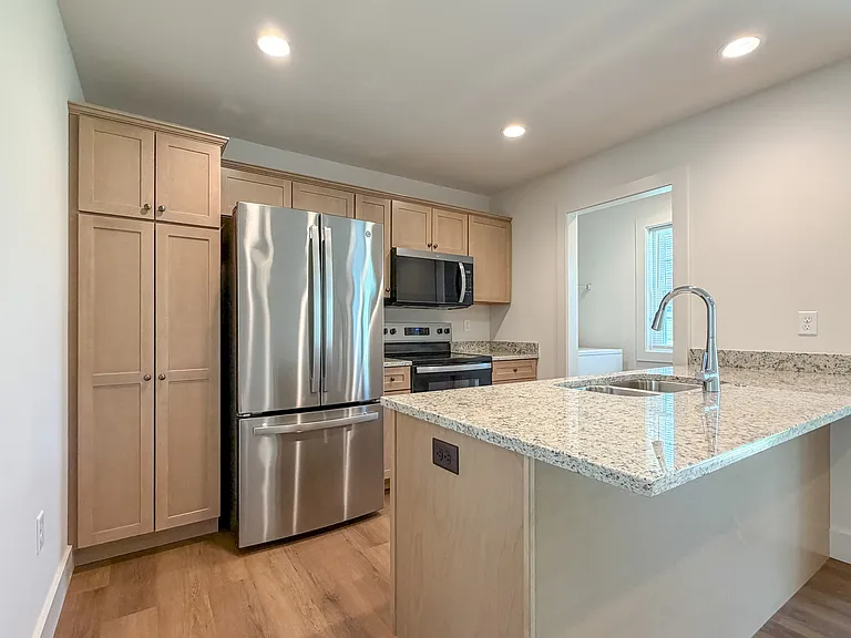 271 Locust St — Photo 11