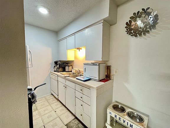 4th image of 4859 Cedar Springs Rd APT 332
