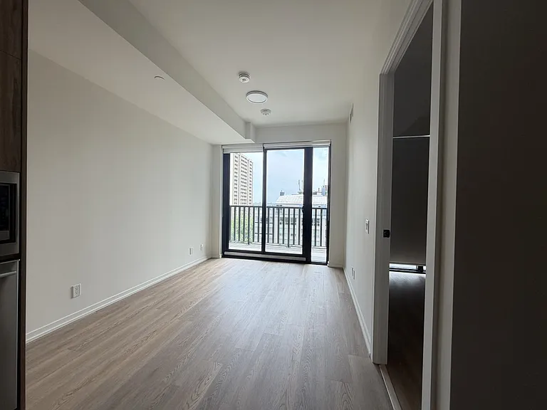 109 Erskine Ave #1006 — Photo 8
