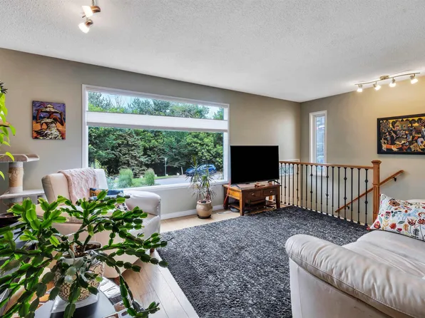 10282 87th St NW, Edmonton, AB T5H 1N6