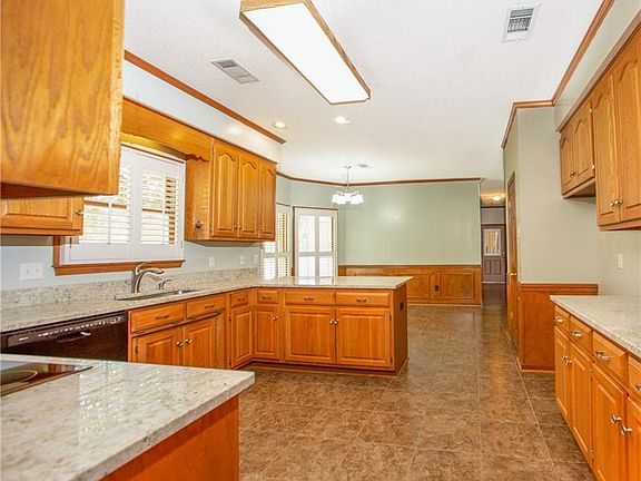 5th image of 835 Amberwood Dr