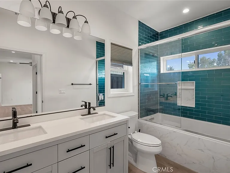 22434 Berdon St — Photo 27