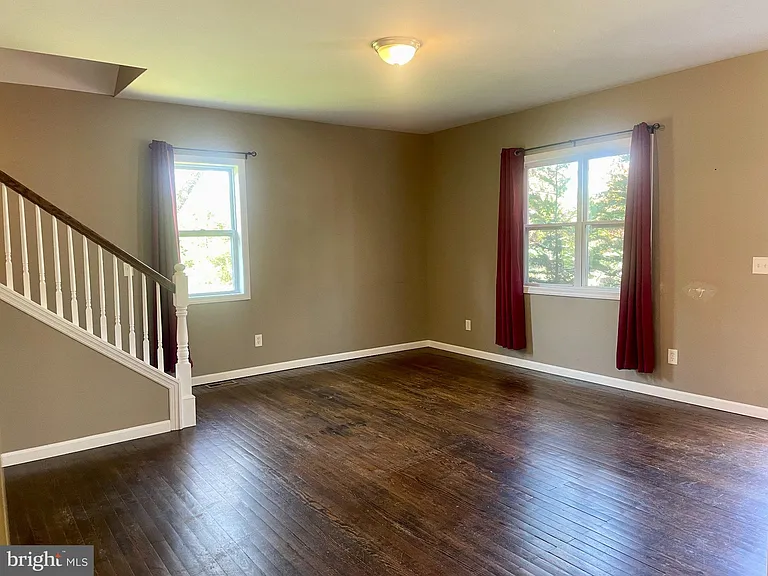 6914 Railroad Blvd — Photo 3