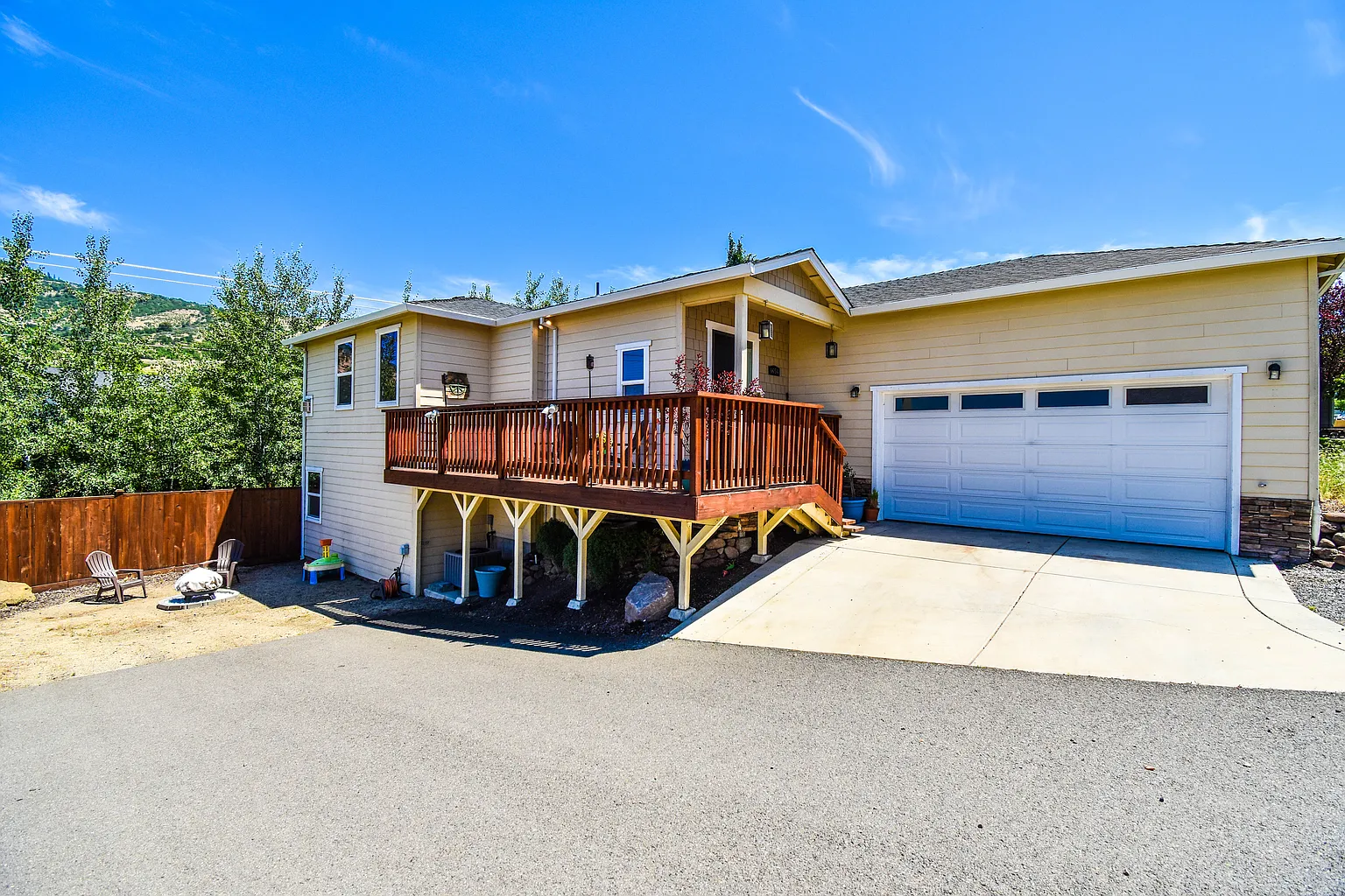 4654 Hillcrest Rd photo 1