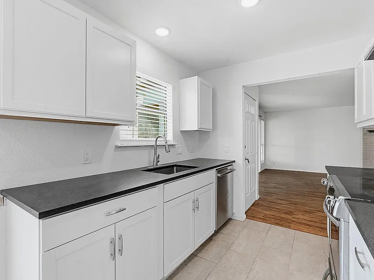 2106 Lamplight Village Cir #A — Photo 9