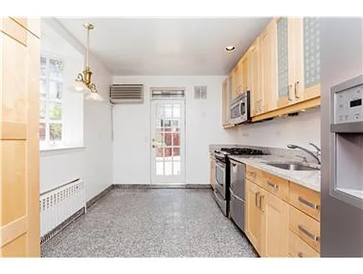 Rented by Douglas Elliman | media 15