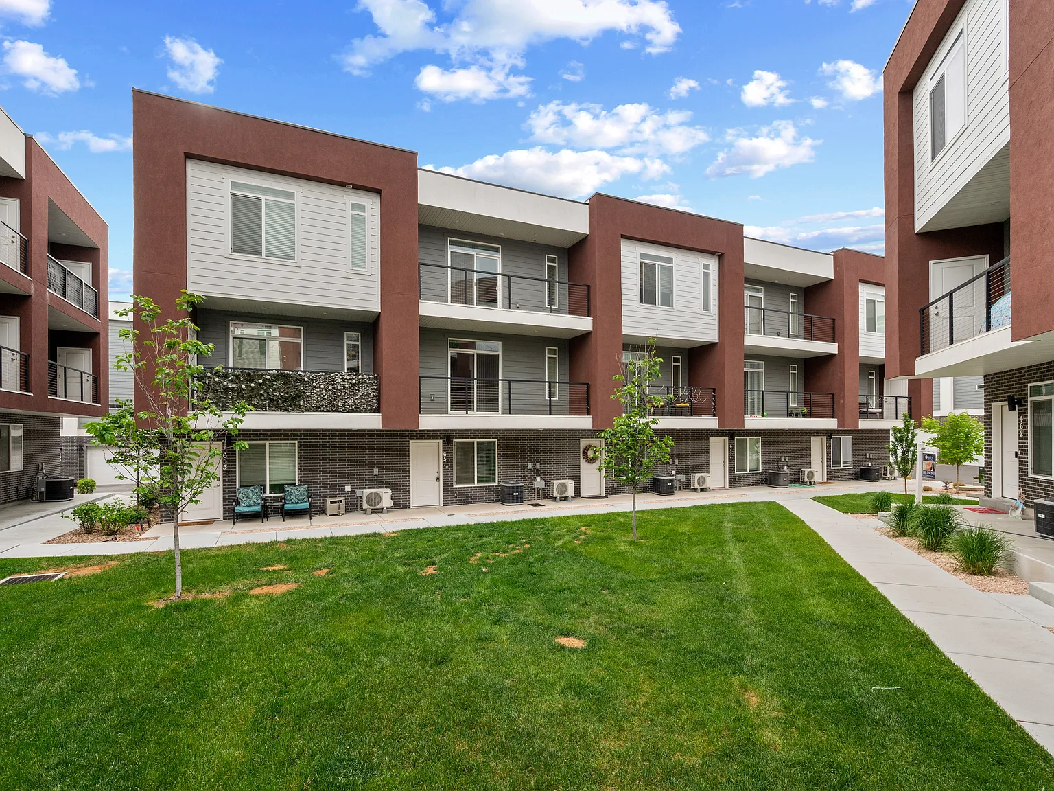 3 bed, 2.5 bath, 1627 sqft, $1,800 — Photo 1