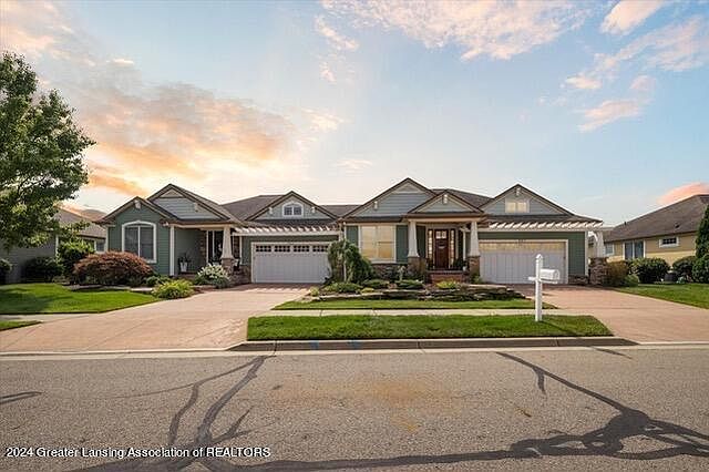 1st image of 667 Aquila Dr
