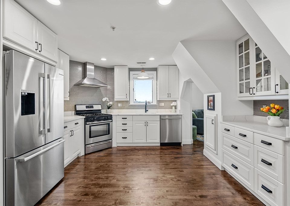 1st image of 155 Franklin Ave #3