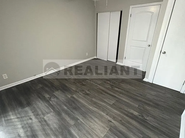 2021 Cambridge Dr #10 — Photo 7
