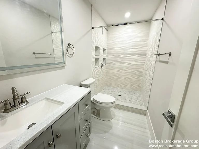 147 E Cottage St #1 — Photo 6