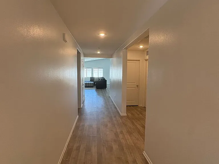 1460 Caprice Ct — Photo 4