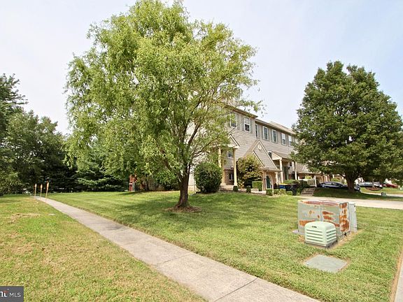 3rd image of 315 Charring Cross Dr