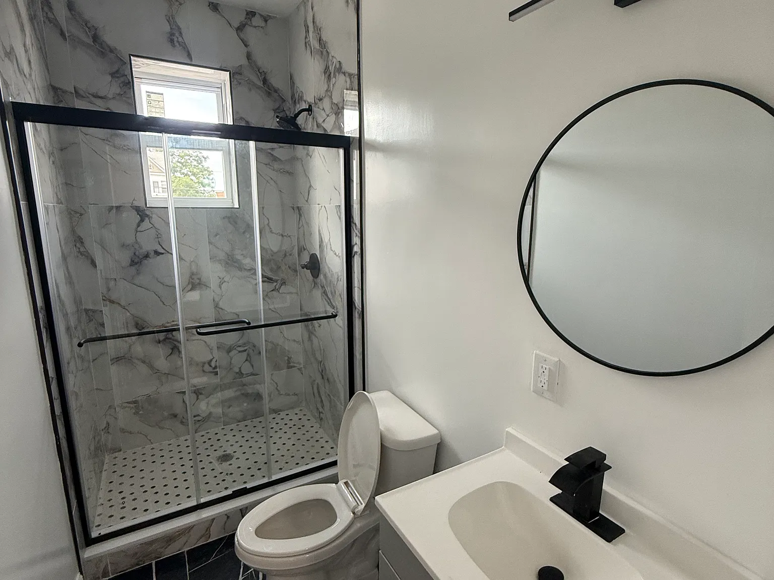 2 bed, 750 sqft, $2,400 — Photo 4