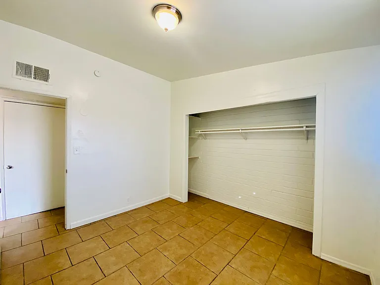 Elvira320 — Photo 10