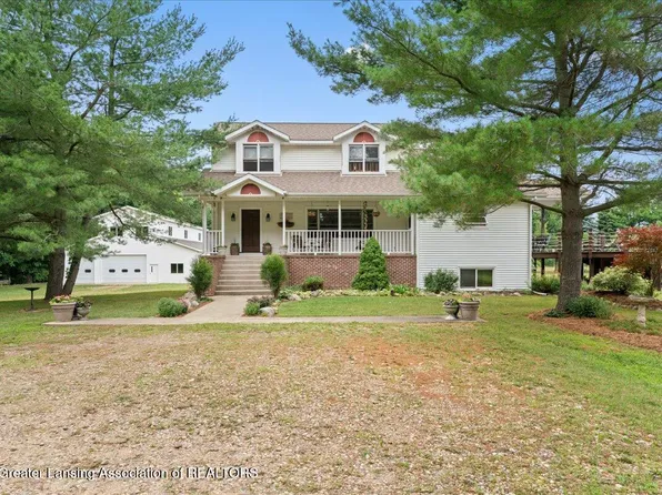 361 4th St, Plainwell, MI 49080