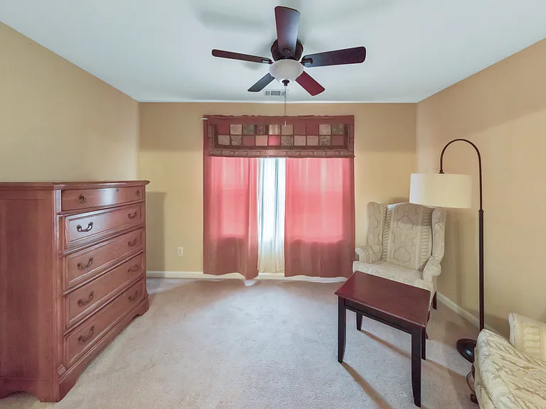 179 Holbrook Dr — Photo 15