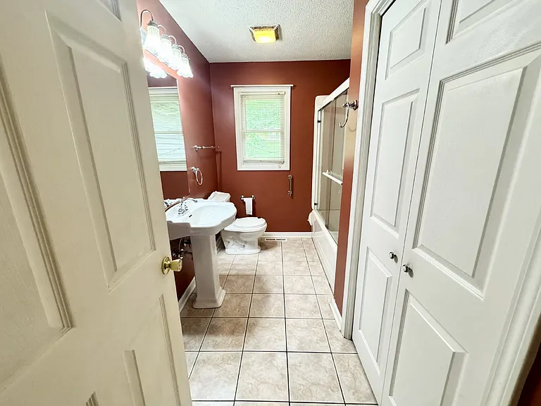 1713 E Main St — Photo 19